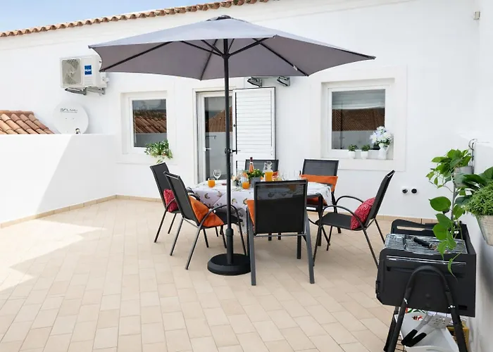 Lägenhet Varanda Da Baixa, Cosy Apartment, Location, Private Terrace, Barbecue, Ac And Wi-fi *