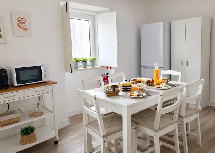 Varanda Da Baixa, Cosy Apartment, Location, Private Terrace, Barbecue, Ac And Wi-fi Lägenhet *
