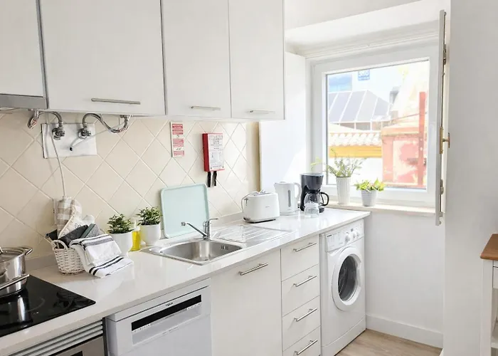 Varanda Da Baixa, Cosy Apartment, Location, Private Terrace, Barbecue, Ac And Wi-fi *