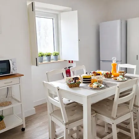 Varanda Da Baixa, Cosy Apartment, Location, Private Terrace, Barbecue, Ac And Wi-fi 아파트 *