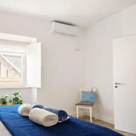 Varanda Da Baixa, Cosy Apartment, Location, Private Terrace, Barbecue, Ac And Wi-fi